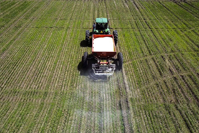 Spreading fertilizer store