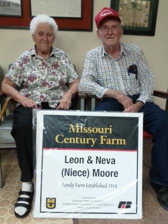 Leon and Neva Moore