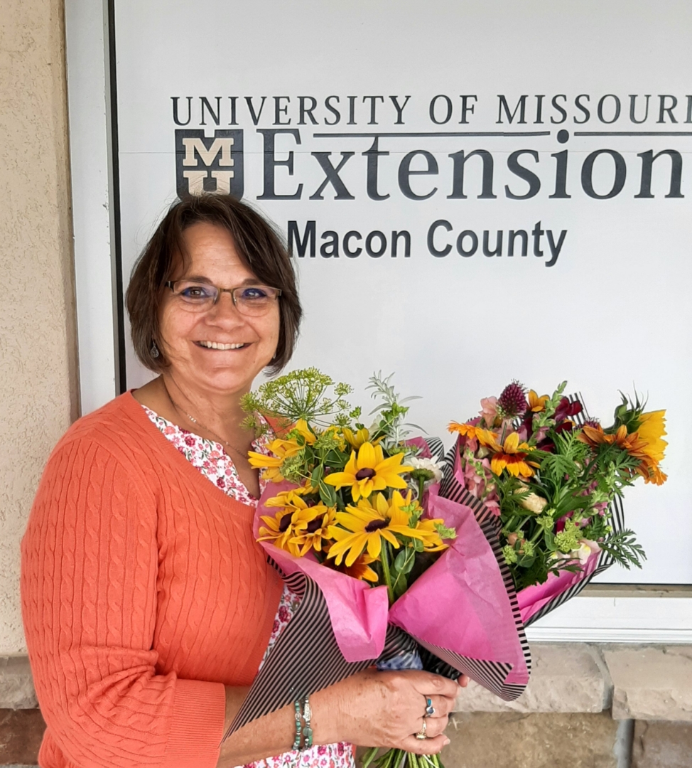Pam Stenger, president of the Master Gardener chapter in Macon and Shelby counties, delivers fresh seasonal flower bouquets from Rolling Acres Flower Farm through a subscription service. Photo courtesy of Pam Stenger.