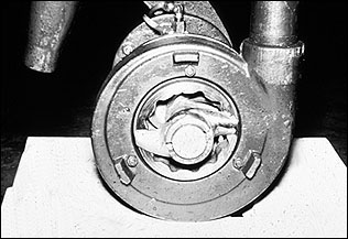 Chopper blades on the intake of a centrifugal pump