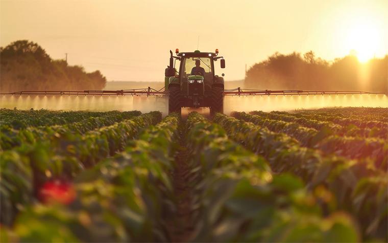 Spraying a crop field