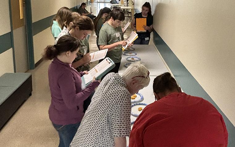 4-H youths evaluating processed chicken