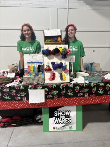 4-H youths selling goods at State Fair