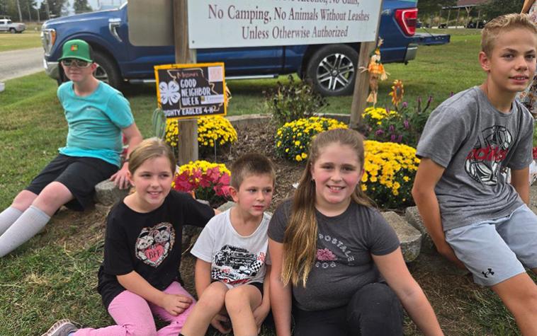 Kids planted flowers during Missouri Good Neighbor Week
