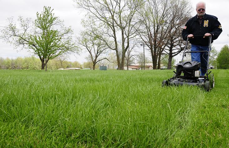 Brad Fresenburg: Mowing tall and letting the clippings fallRoger Meissen