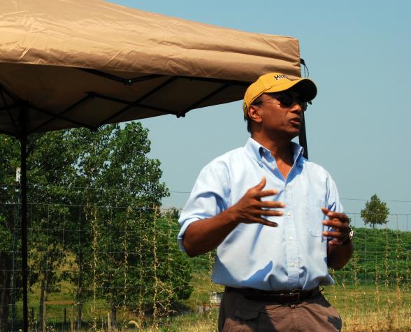 Ranjith Udawatta, MU research associate professor in soil, environmental and atmospheric sciences, discusses riparian buffers at CAFNR's Horticulture and Agroforestry Research Center.University of Missouri