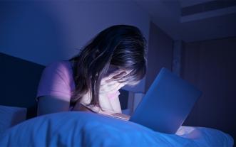 girl being bullied online