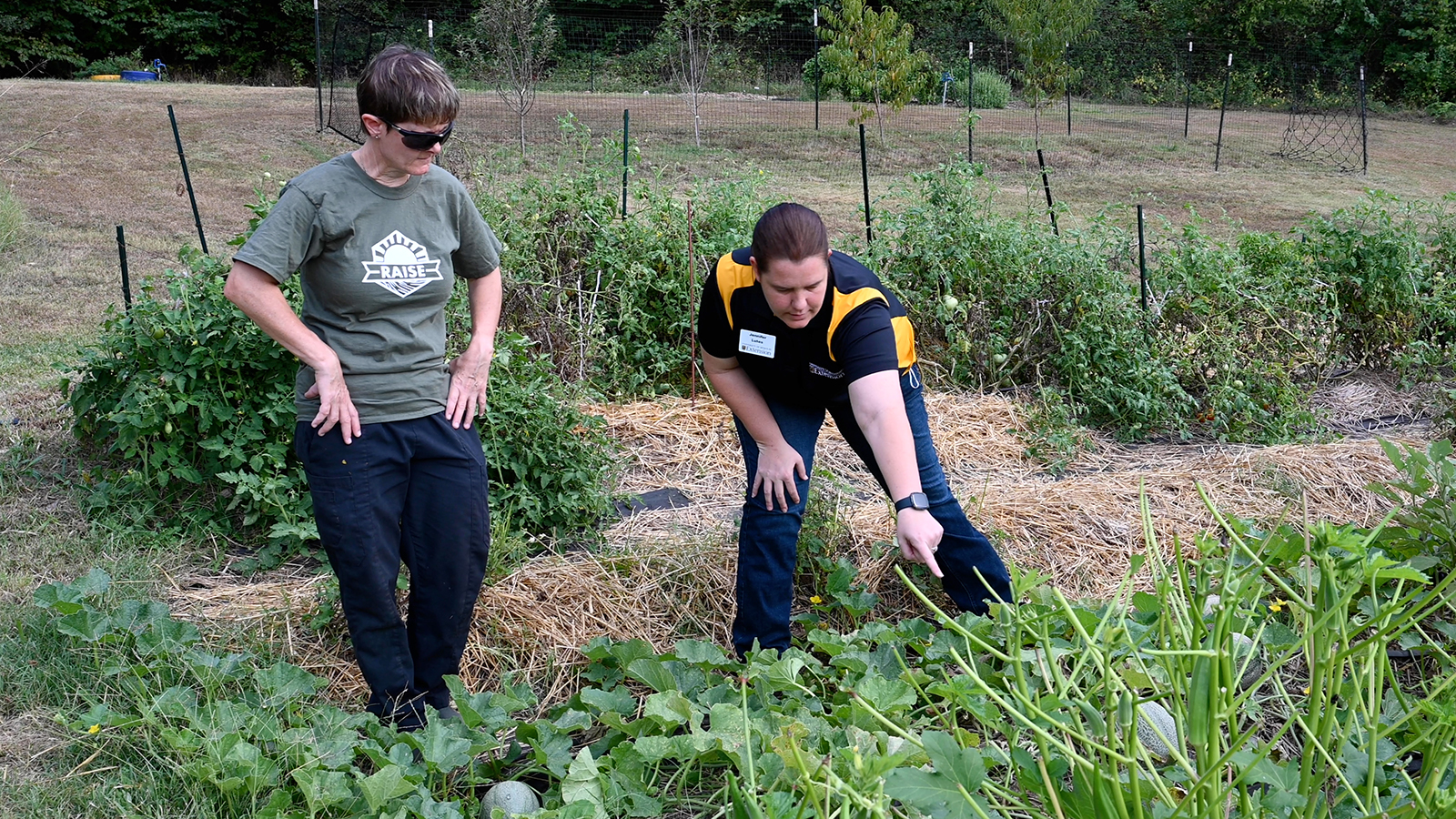 MU Extension county engagement specialist Jennifer Lutes offers gardening advice to Jennifer Rocheleau, health director for RAISE.