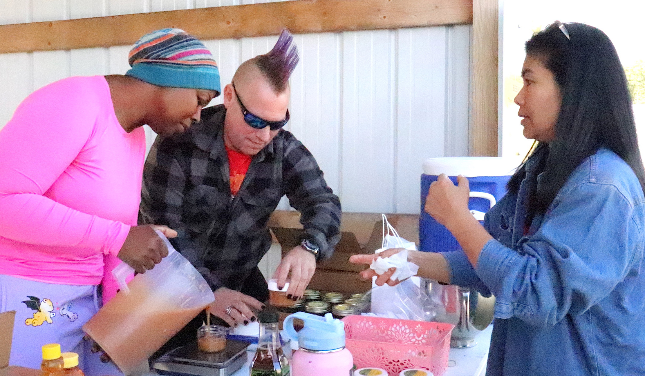 Heroes to Hives participants learn from Neena Soles, right, of Muddy Creek Honey, at a recent MU Extension Heroes to Hives training session at the University of Central Missouri’s Mitchell Street Farm in Warrensburg. Photo by Linda Geist.